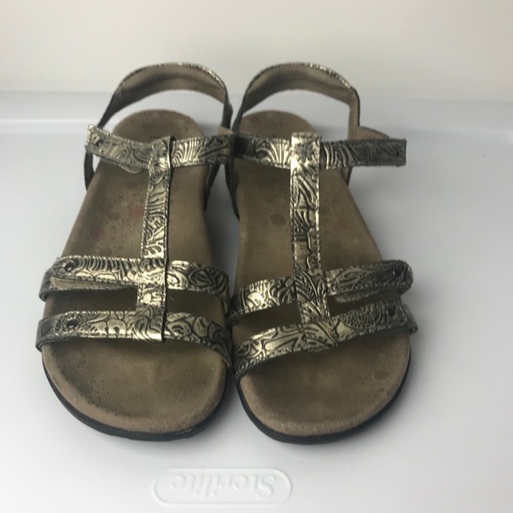 Taos Size 6 Trophy Sandal - Picture 2 of 11